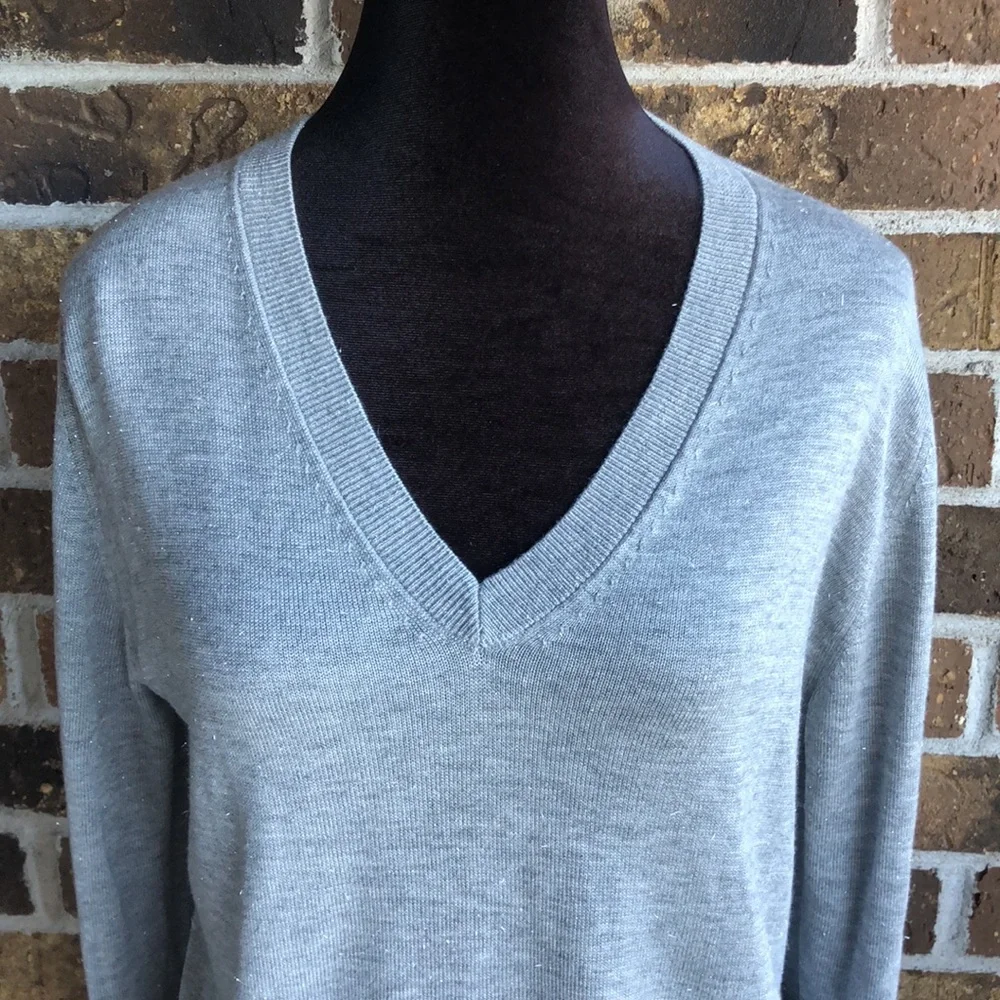 BANANA REPUBLIC V-Neck Grey Light Pullover Sweater - Picture 2 of 9